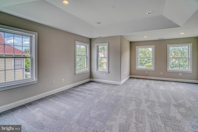 Building Photo - 9902 Player Dr