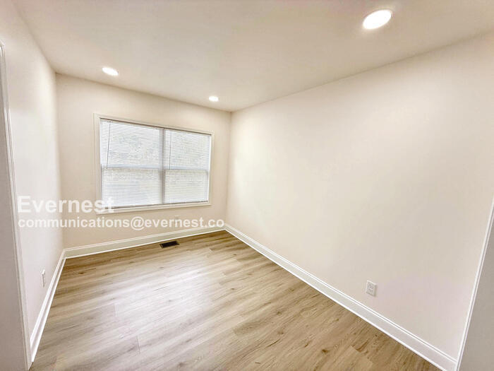 Building Photo - 831 4th Terrace W