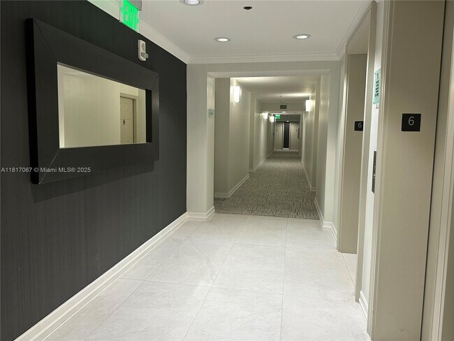 Building Photo - 2665 SW 37th Ave