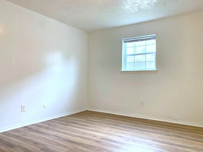 Building Photo - 1034 W. Village Court