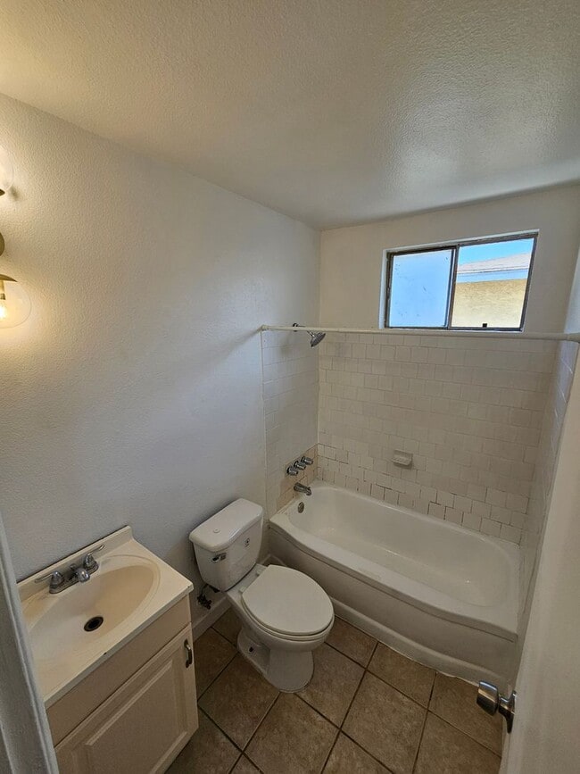 Building Photo - 2333 Birkdale St