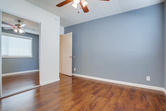 Building Photo - 6117 11th Ave