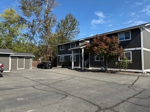 Building Photo - 712 Avenue B