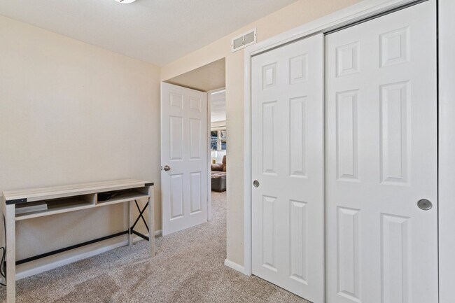 Building Photo - 4 Bed 2 Bath Near Fort Carson!