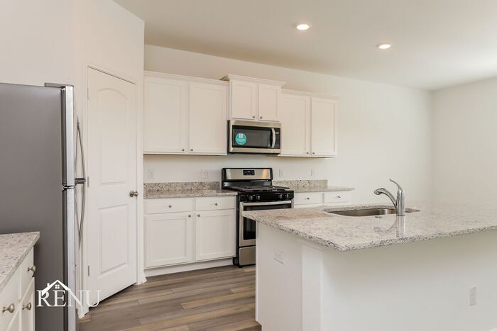 Building Photo - 2942 Jackson Smt