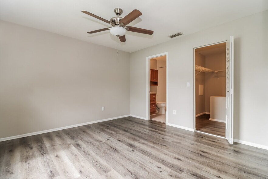 Building Photo - 912 Axlewood Cir