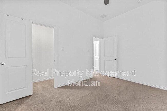 Building Photo - 14928 Belclaire Ave