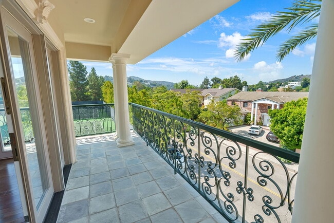 Building Photo - 2784 Deep Canyon Dr