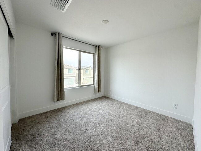 Building Photo - 8044 Texas Hls St