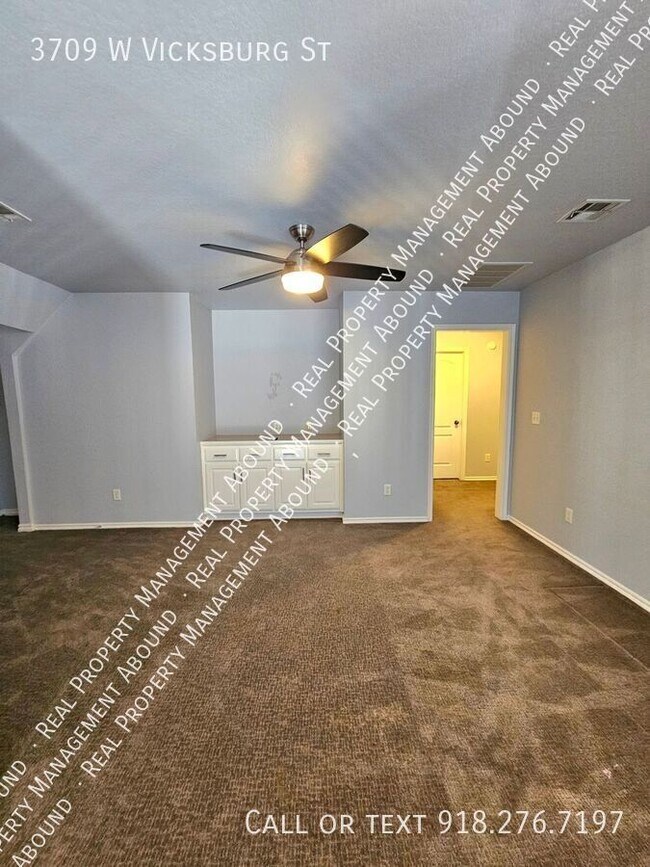 Building Photo - 3709 W Vicksburg St