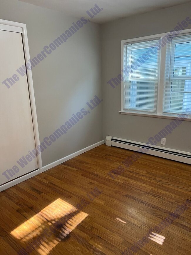 Building Photo - 4 Bedroom, 2 Bathroom Home for Sublease