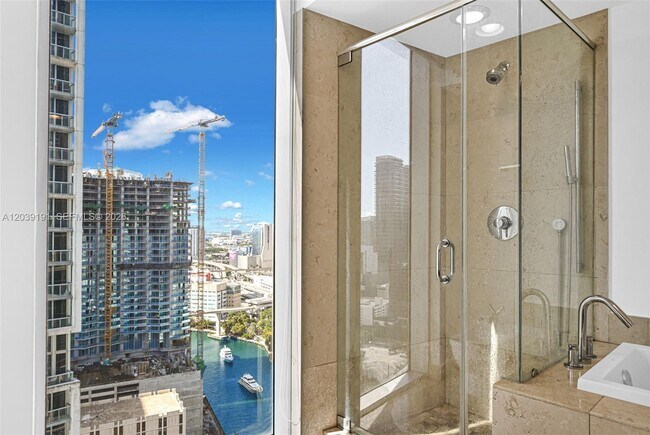 Building Photo - 475 Brickell Ave