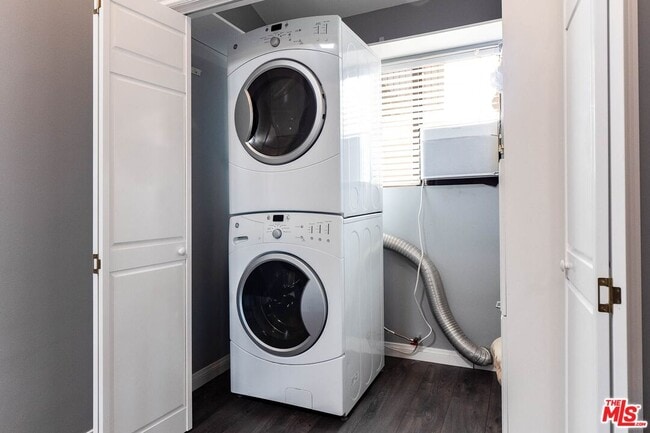 Building Photo - 12119 Rochester Ave