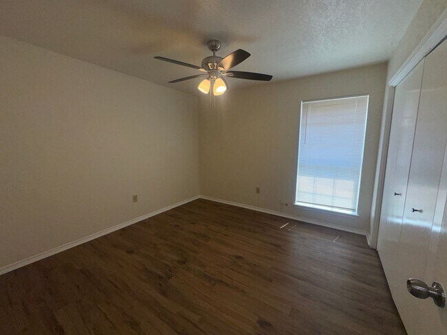 Building Photo - 3149 Tudor Ln