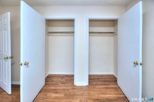 Building Photo - 638 Cove Rd