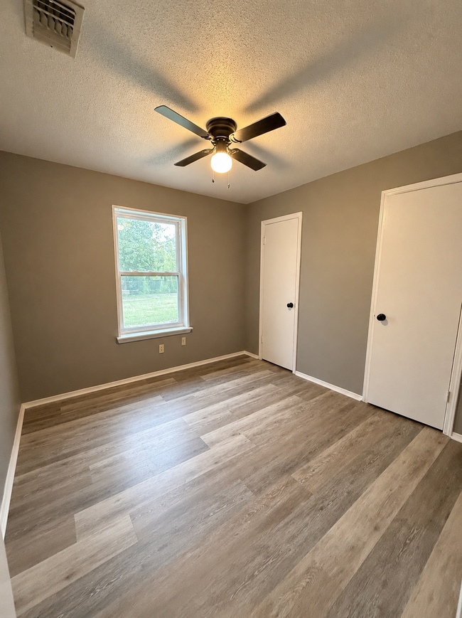 Building Photo - 105 S Oklahoma St