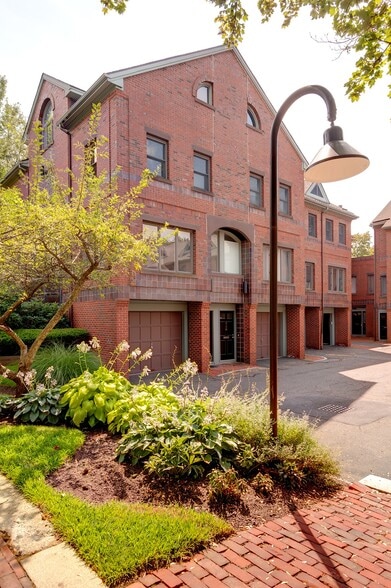 Building Photo - 475 Arsenal St