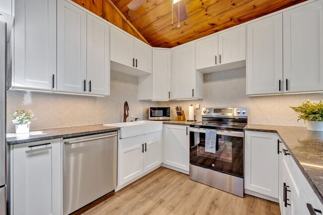 Building Photo - 525 S Crystal Lake Dr