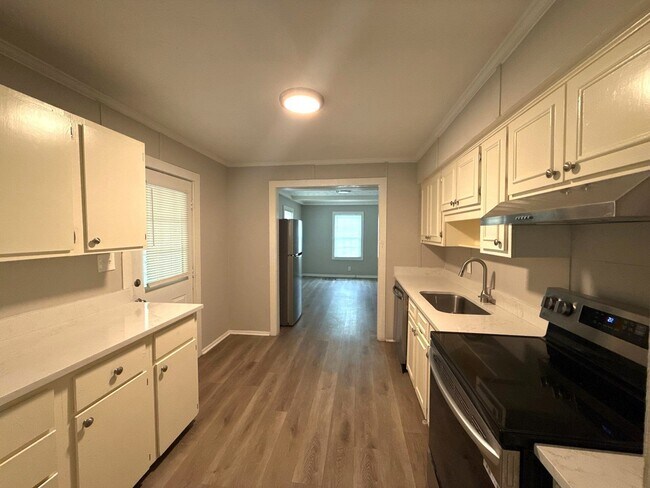 Building Photo - 7923 Shinn Dr