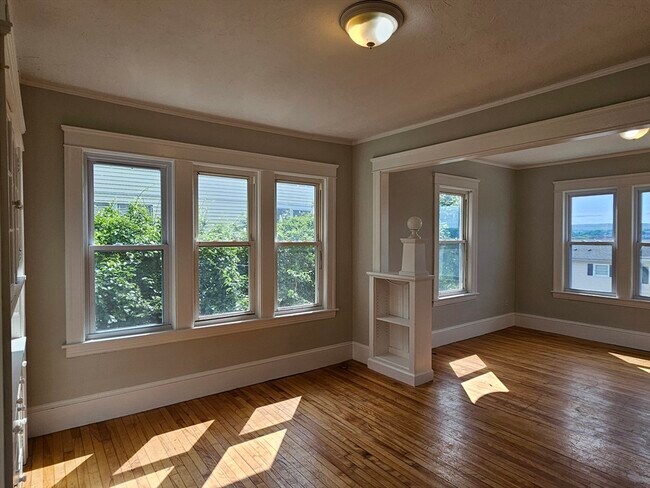 Building Photo - 169 Perry Ave