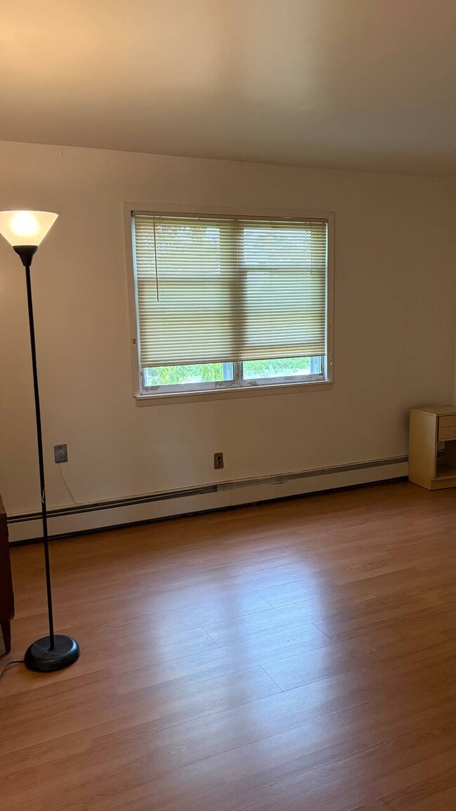 Building Photo - 52 B Evergreen St