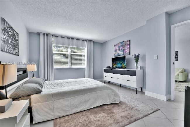 Building Photo - 2999 NW 48th Ave