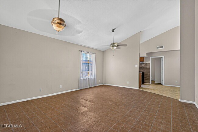 Building Photo - 667 Danube Dr