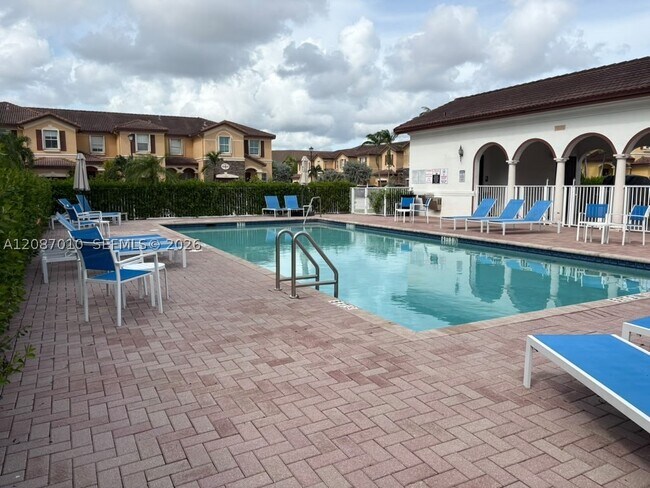 Building Photo - 8671 NW 112th Ct