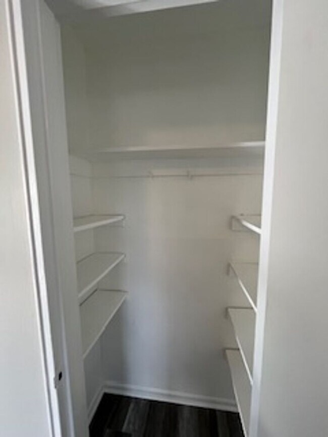 Building Photo - 3 BR 1.5 BA split-level with attached 1 car garage- OPEN HOUSE THIS SATURDAY