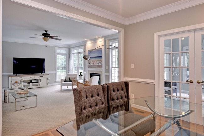 Building Photo - Spacious 5BR/4BA Home in Yorktown – Convenient Location and Comfortable Living