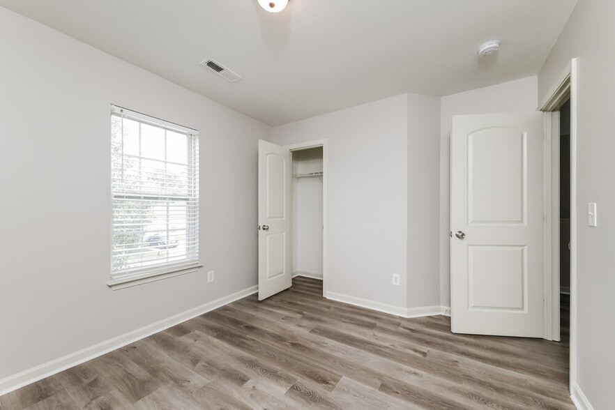 Building Photo - 5063 Hogan Point Ct