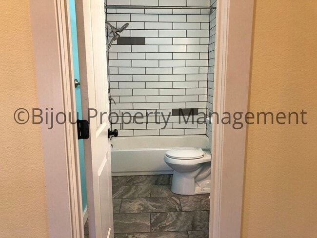 Building Photo - Lovely Three Bedroom Home