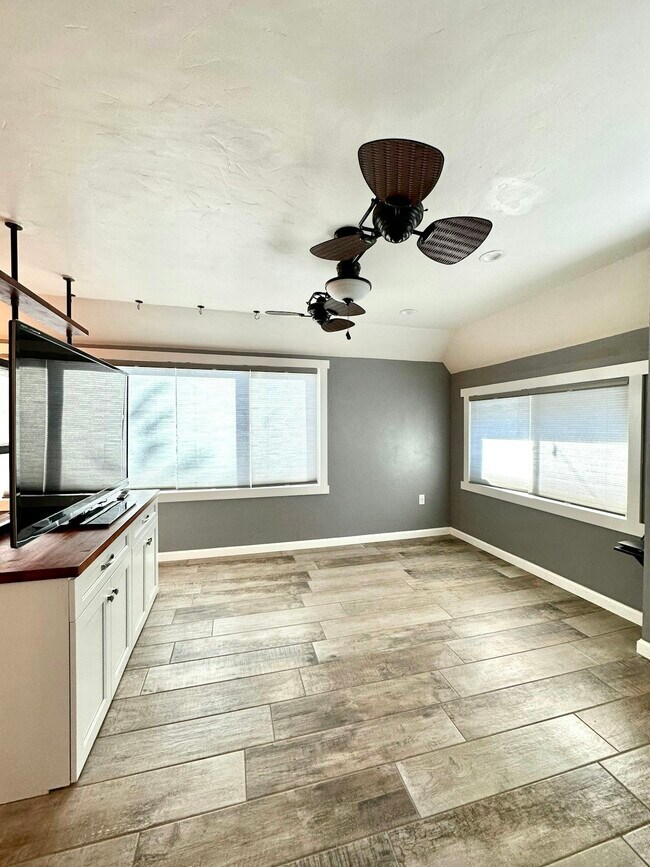 Building Photo - 38374 Rainbow Heights Pl