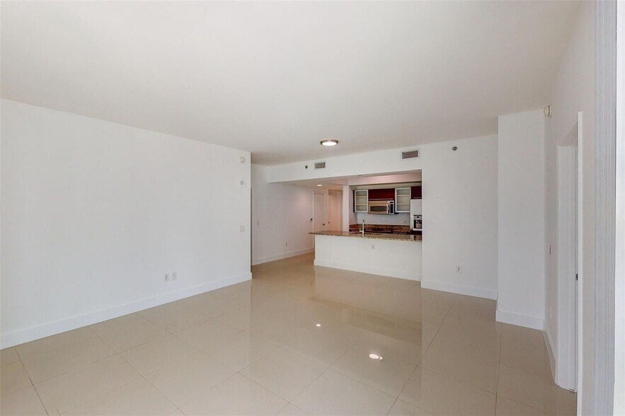 Building Photo - 951 Brickell Ave
