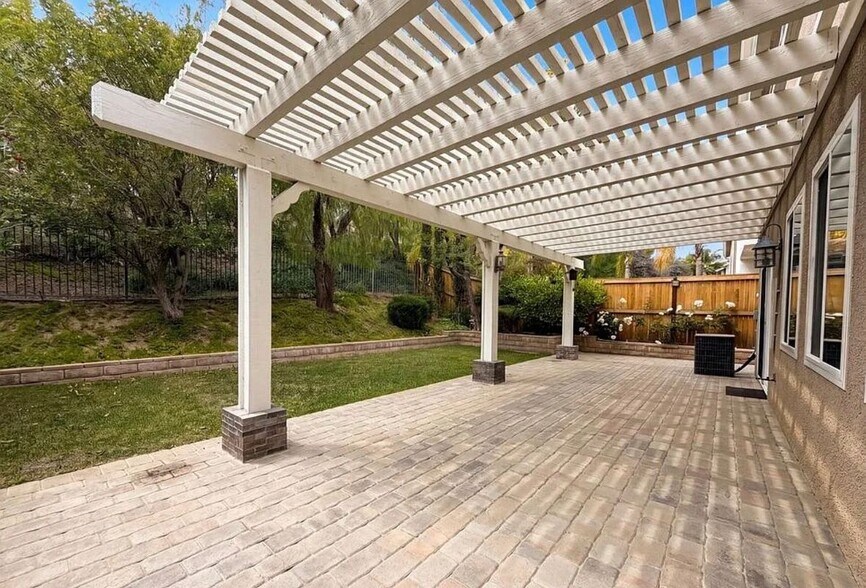 Building Photo - 28441 Silverking Trail