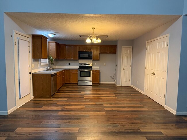 Building Photo - 188 Ransom Trce