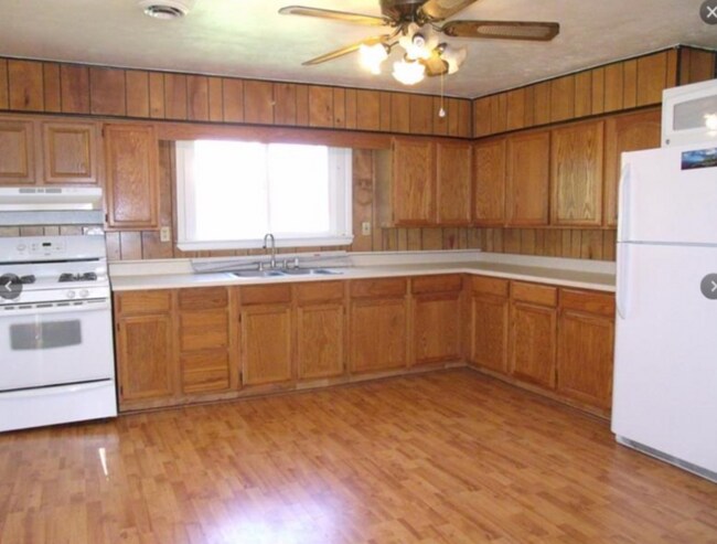 Building Photo - 5620 Lincoln Ave