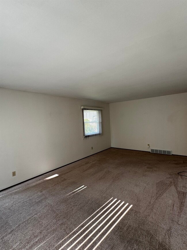 Building Photo - 5702 Pleasant Ave