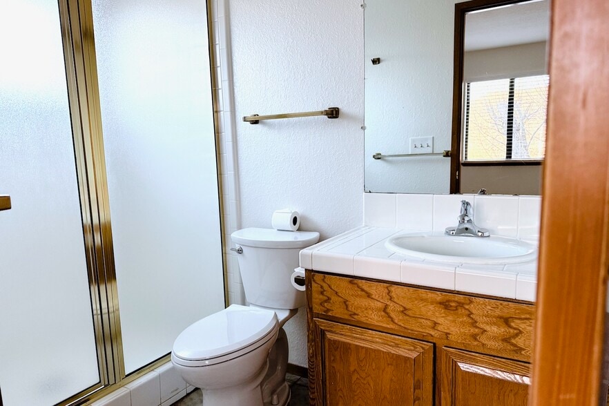 Building Photo - 695 Ketch Ct