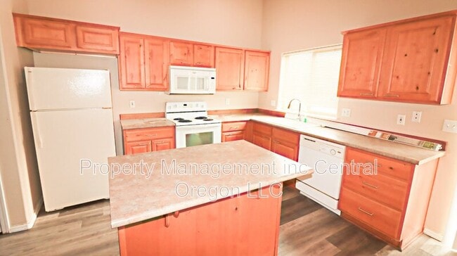 Building Photo - 16489 Riley Dr