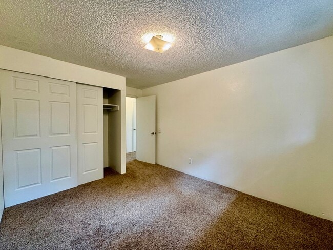Building Photo - Move-In Special! Rent Ready 2-Bedroom 1 Ba...