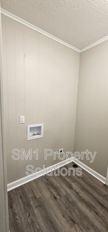 Building Photo - 307 N Hall St