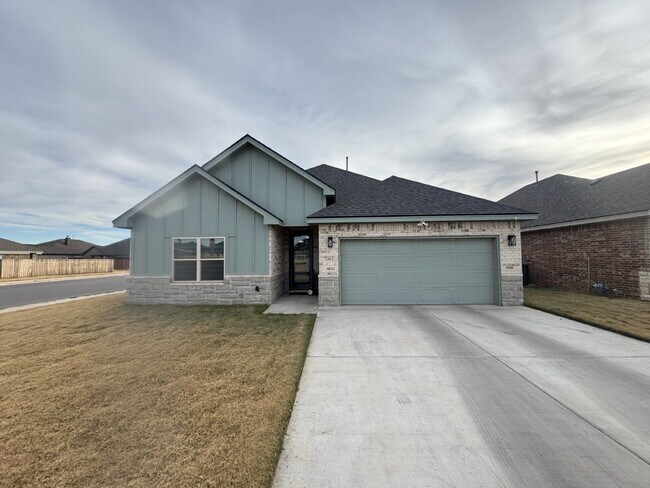 Building Photo - Custom 2023 Parade of Homes Residence