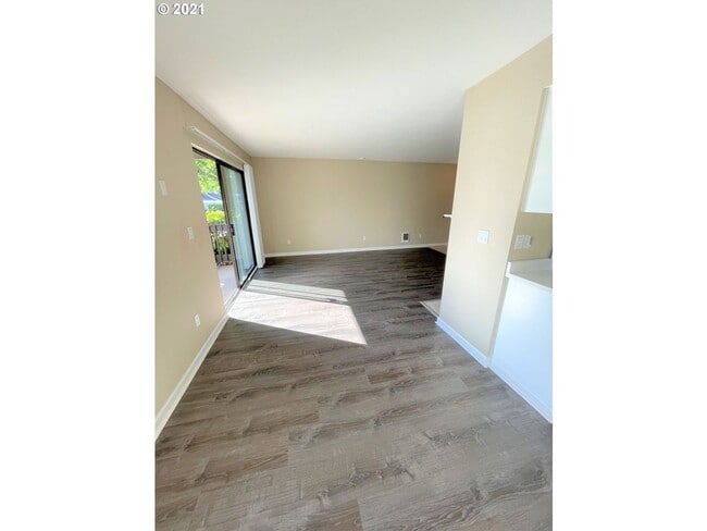 Building Photo - 2 Bedroom 2 Bathroom Ground Floor Condo in Murrayhill