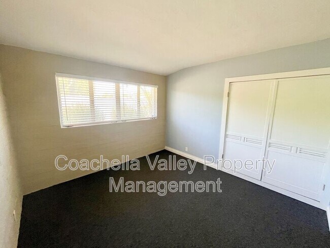 Building Photo - 1680 E Mesquite Ave