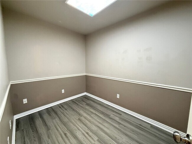 Building Photo - 1808 Lancaster Dr