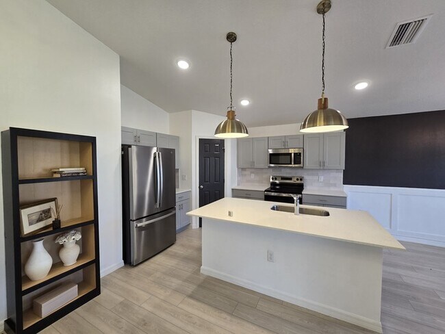 Building Photo - Beautiful 3/2/2 SF Home For Rent in Davenport, FL $2199