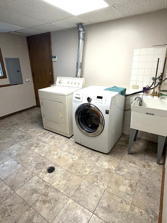 Building Photo - 1814 Holly Ave