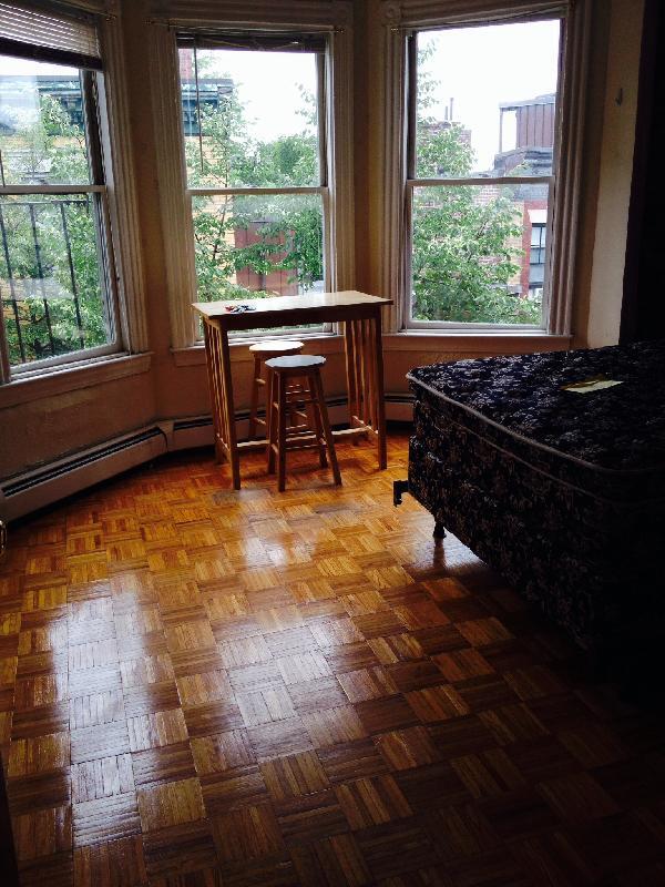 Building Photo - 40 Anderson St