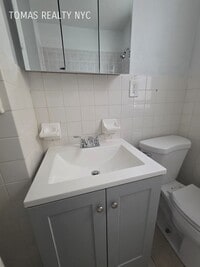 Building Photo - 16 Sherwood Ave